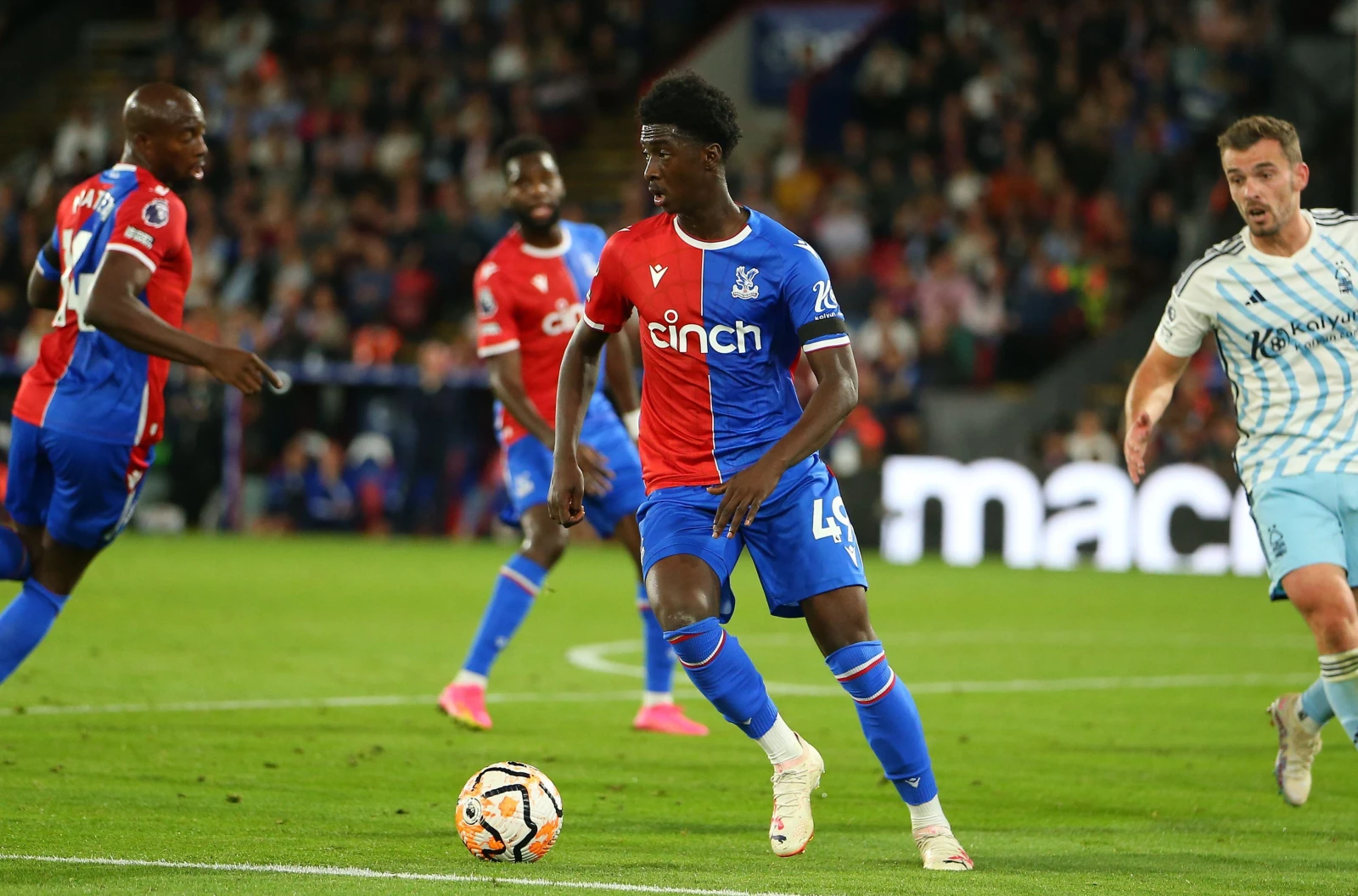 Hinh anh 1: Tran dau Crystal Palace vs Nottingham Forest vong 35 Ngoai hang Anh