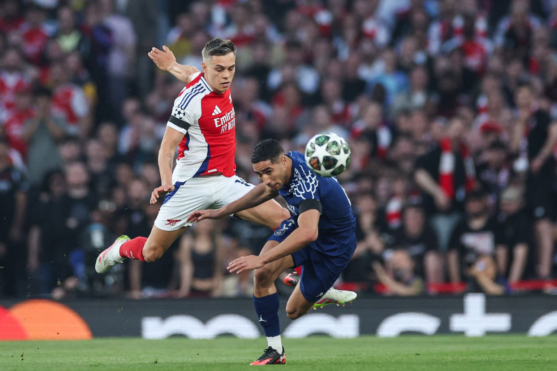 Hinh anh 2: Tran dau PSG vs Arsenal ban ket luot ve Champions League, san Parc des Princes